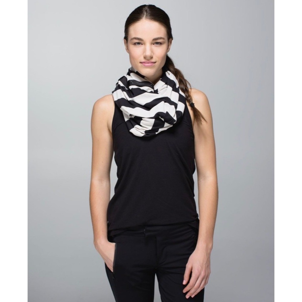 Lululemon Vinyasa Scarf Rulu Light Black White Stripe Snap Wrap w9d56s